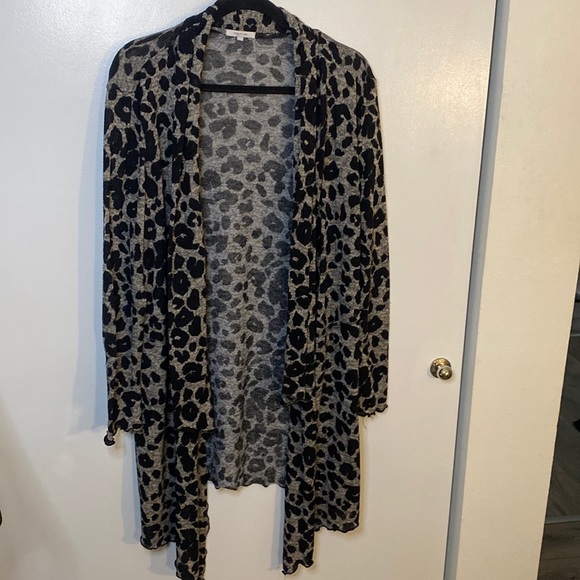 Maurices Sweaters - Like New Maurice Black and Grey Leopard Cardigan- Size 0 Plus